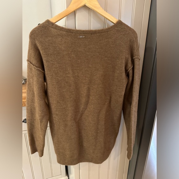 Guess Sweater - Picture 2 of 3